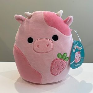 NWT 8” Reshma the Strawberry 🍓 Cow Squishmallow